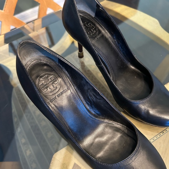 Elegant and timeless black all leather Tory Burch heels. 6 1/2. - Picture 2 of 6